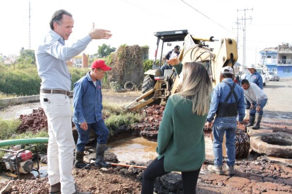 Continúa SAPAZ trabajos de reparación en tuberías afectadas por fugas de agua