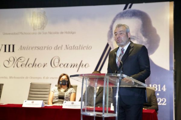 Convoca Bedolla a funcionarios a trabajar por el bienestar colectivo, reto que legó Melchor Ocampo
