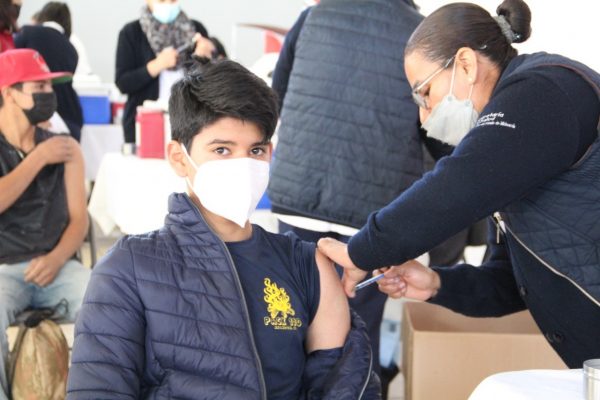Con gran éxito aplicaron vacunas a los jóvenes de 15 a 17 años en Jacona