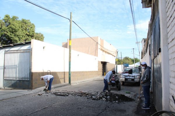 Atiende SAPAJ fuga de agua en calles Lerdo de Tejada y Abasolo
