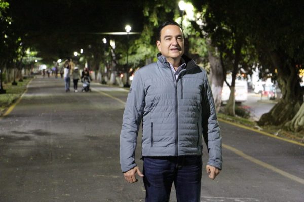 Recuperan vida nocturna en Calzada Zamora Jacona con nueva iluminación