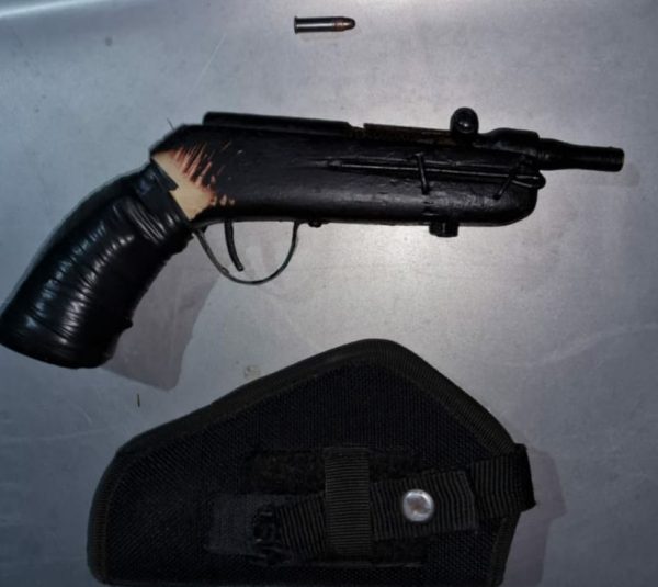 En Zamora, SSP atrapa a hombre en posesión de arma de fuego casera y motocicleta