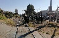 Con fuerte despliegue GN y Policía Michoacán evitan bloqueo de vías en Caltzontzin