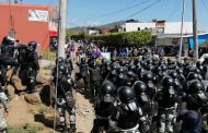 8 policías y 2 guardias nacionales heridos tras intento de maestros por apoderarse de las vías en Caltzontzin