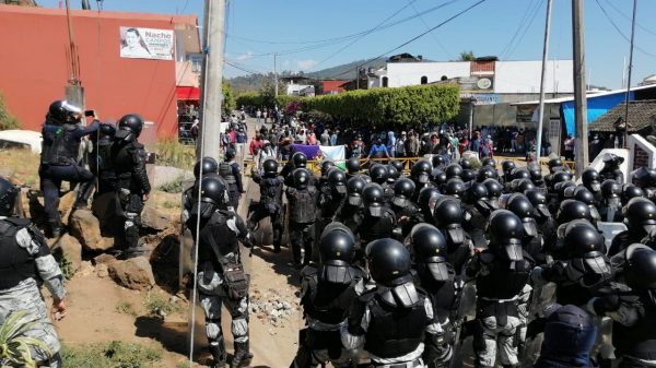 8 policías y 2 guardias nacionales heridos tras intento de maestros por apoderarse de las vías en Caltzontzin