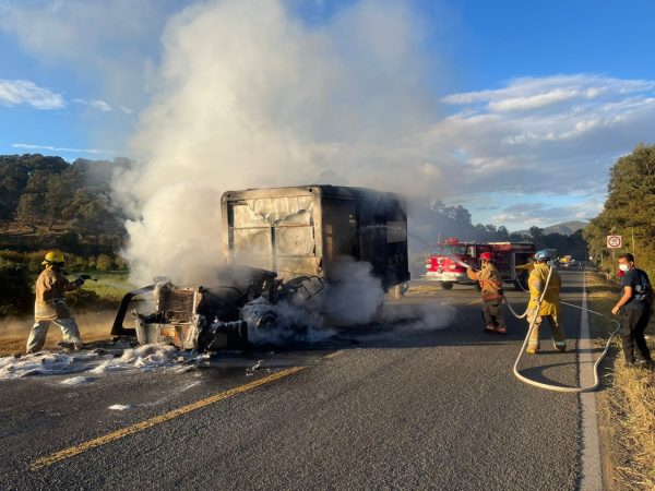 Queman 4 camiones repartidores en Tarecuato y en Chilchota, en protesta por los hechos ocurridos en Caltzontzin
