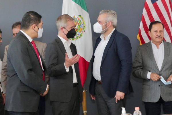 Reactivación de exportación de aguacate fortalece la colaboración de Michoacán con EU: Bedolla