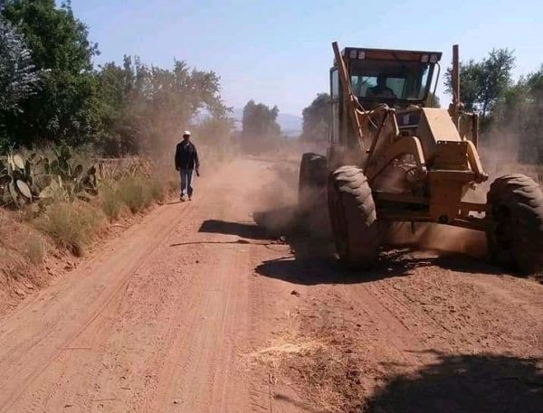 Mejoran 20 kilómetros de caminos sacacosechas en zonas rurales