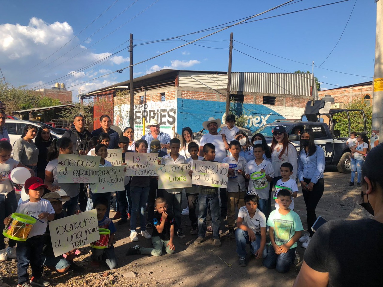 Realizan desfile infantil en la comunidad del Sauz de Abajo