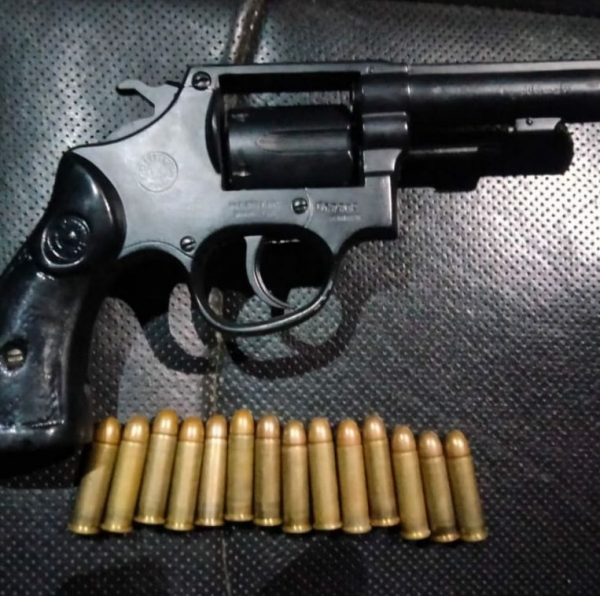 En Ario de Rayón, SSP y Policía Municipal detienen a cuatro en posesión de un arma de fuego y un vehículo
