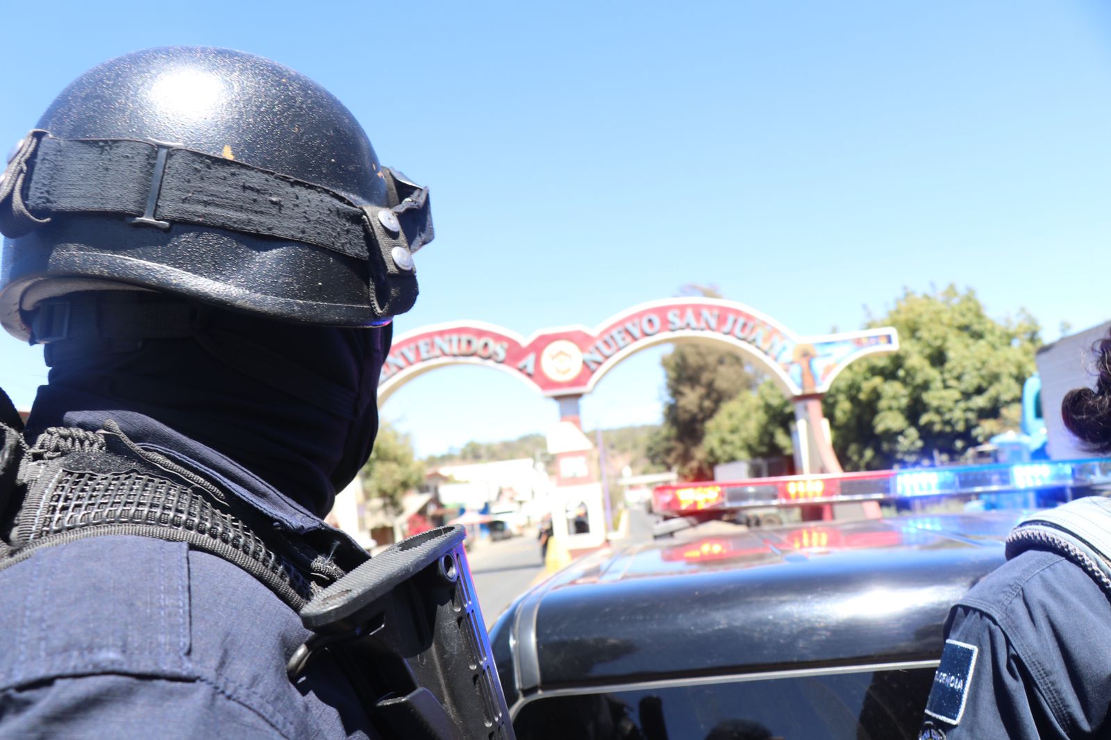 Autoridades estatales y federales ingresan a Nuevo San Juan; hay 32 detenidos