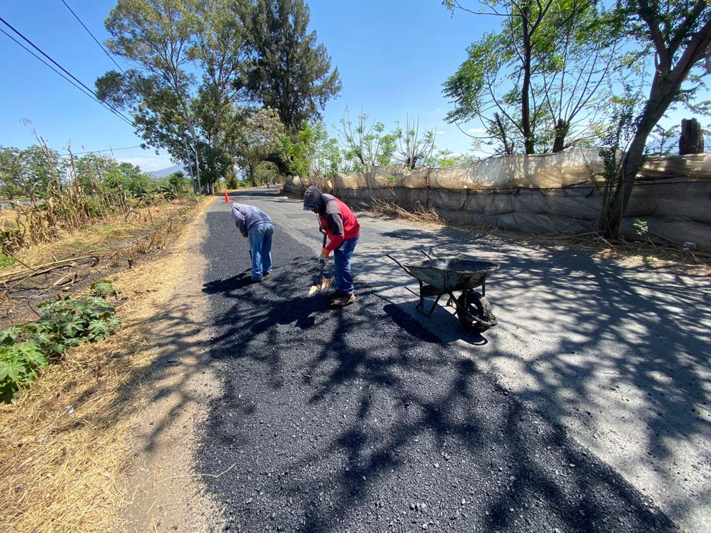 Brindaron mantenimiento a carretera que conduce a Ario de Rayón