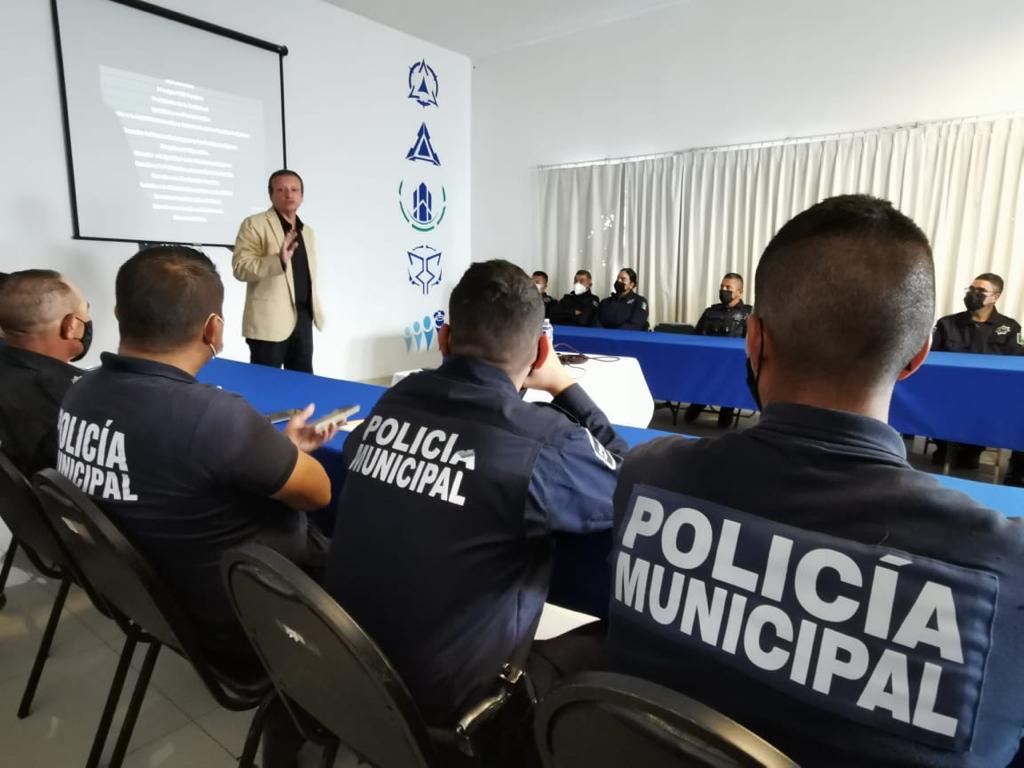 Ofrecieron plática de derechos humanos a policías de Zamora