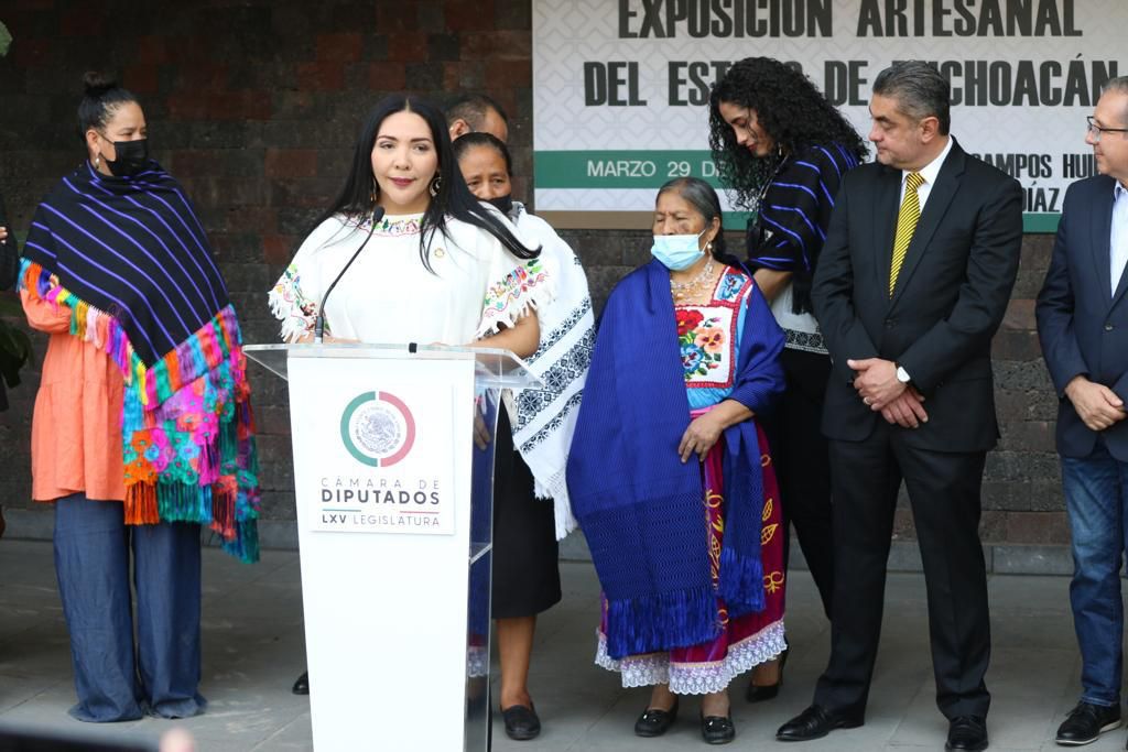 Adriana Campos inaugura la Expo Artesanal en Palacio Legislativo