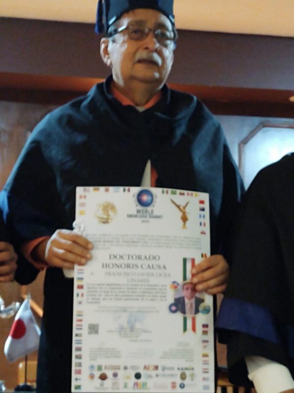Poeta zamorano Francisco Javier Licea recibe doctorado honoris causa de la UNAM