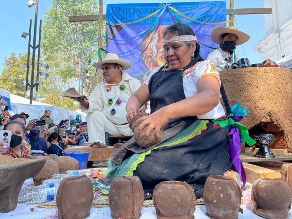 Inicia Tianguis Artesanal de Domingo de Ramos en Uruapan