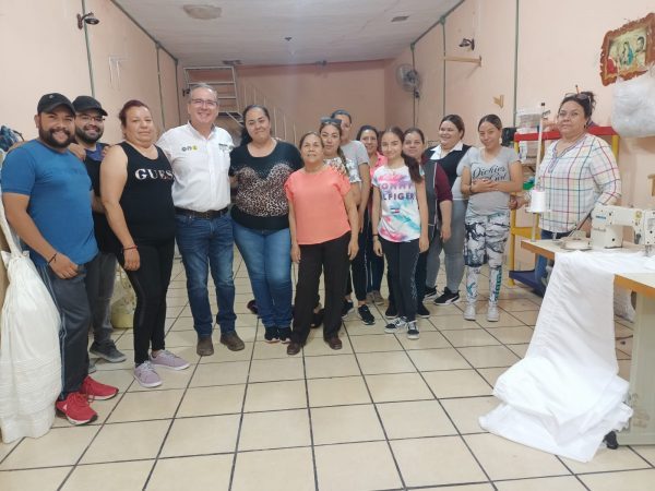 Reitera Enrique Godínez compromiso con comerciantes de Yurécuaro