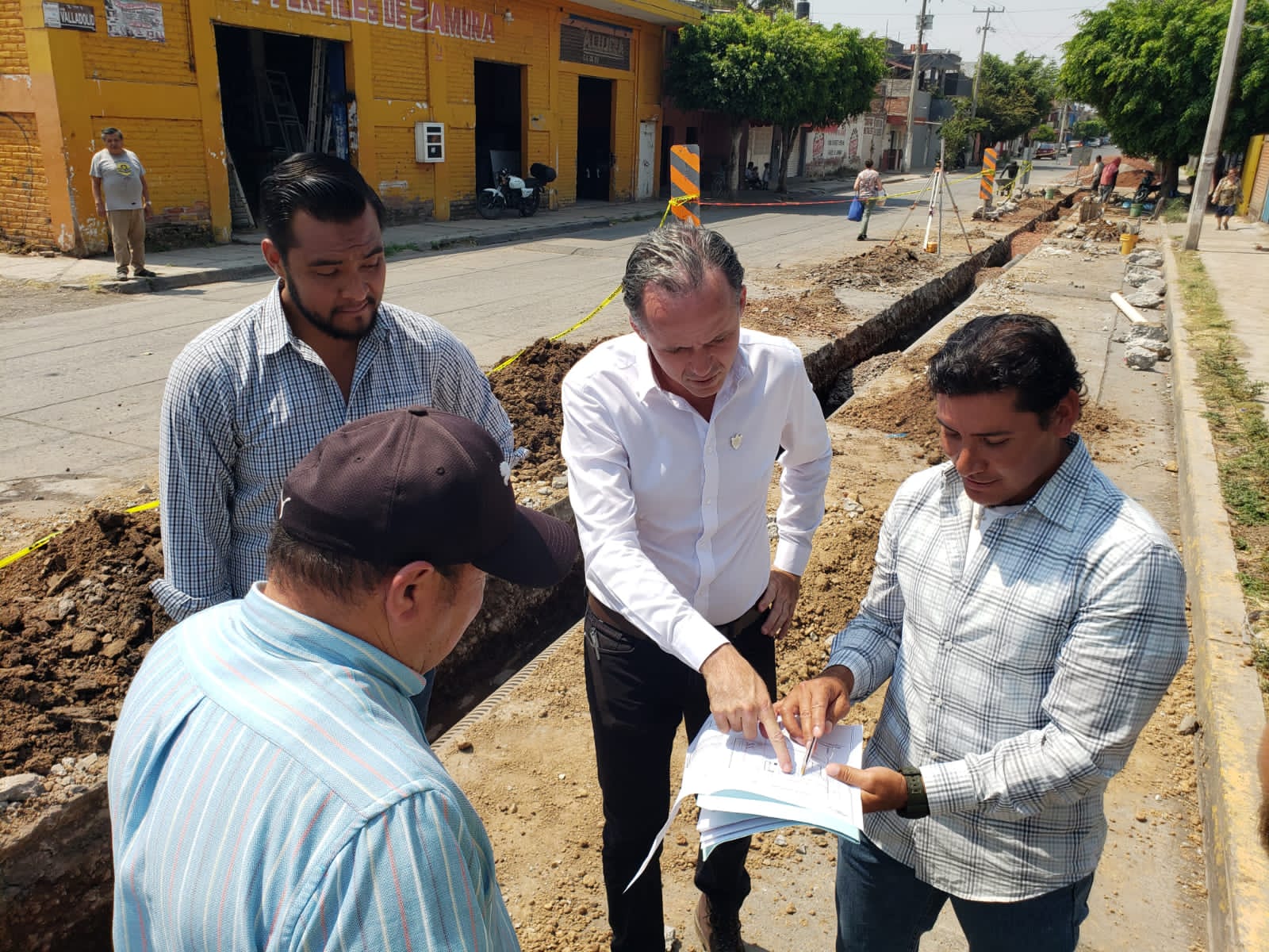 Supervisan rehabilitación de drenaje en calle Palmas de Valencia