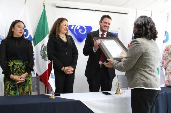 Alumnas de UNIVER reciben Premio Nacional de Excelencia Académica del CENEVAL