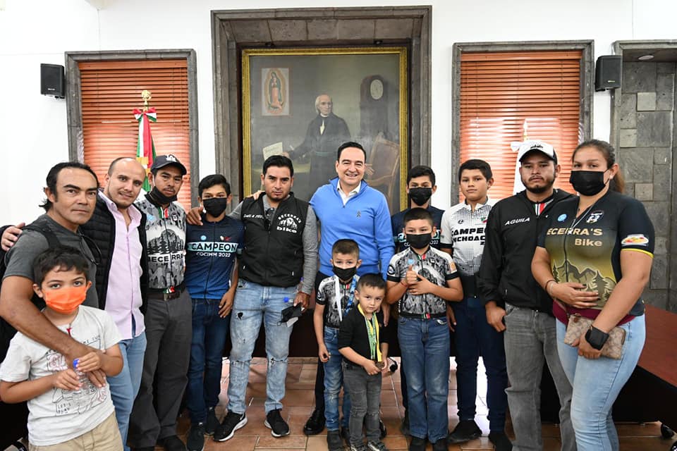 Presidente Carlos Soto apoya y respalda a deportistas zamoranos
