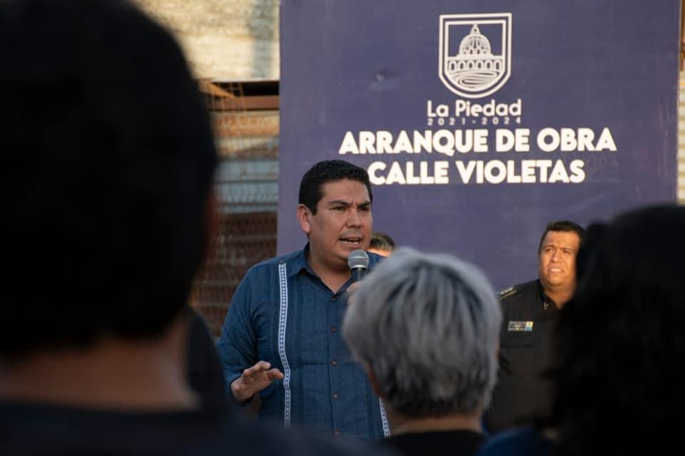 Samuel Hidalgo beneficia a vecinos del fraccionamiento El Ensueño y Cuitzillo