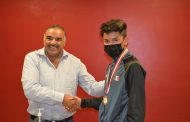 Isidoro Mosqueda reconoce desempeño en Taekwondo del joven Edgar Emmanuel Hernández