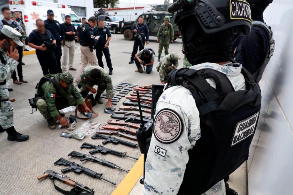 *Detenidos, armas y vehículos asegurados, resultado de operativo en San Juan Nuevo*