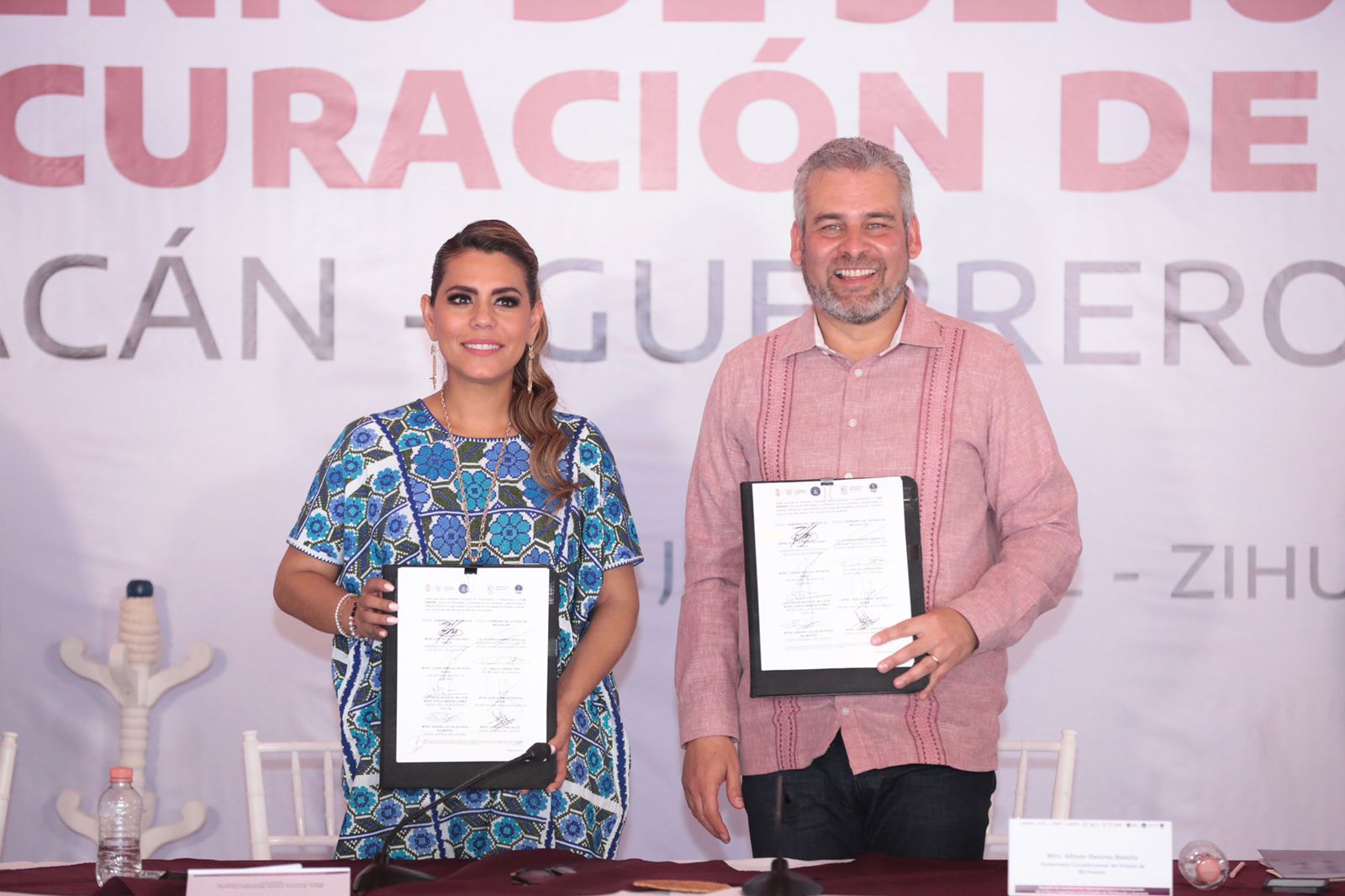 Firma Bedolla convenio de seguridad y construcción de la paz con gobernadora de Guerrero