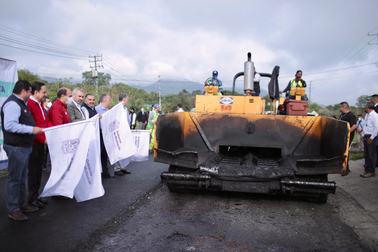 *Arranca Bedolla rehabilitación de tramo carretero en Tangancícuaro*