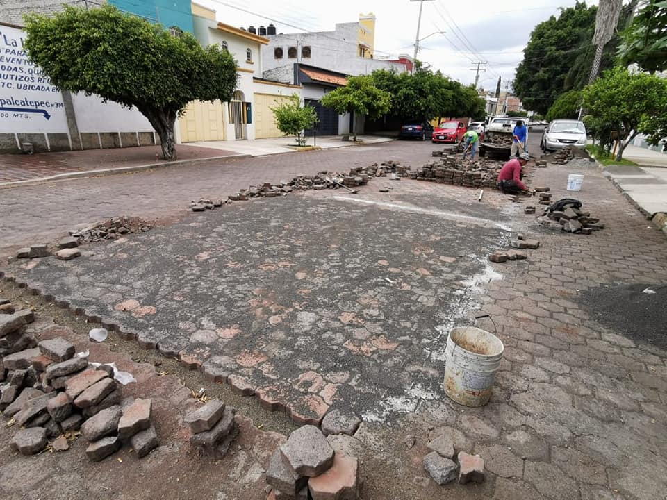 Rehabilitan adoquín de calle Educación en Fraccionamiento Río Nuevo