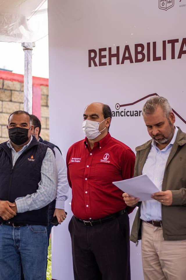 Inicia rehabilitación de tramo carretero en Tangancícuaro 