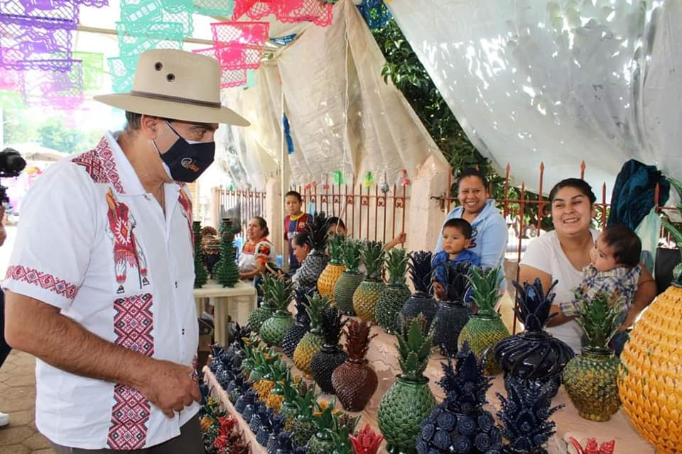 Inauguran la Primera Feria Artesanal de la Piña 2022 en la Comunidad de San José de Gracia, Michoacán.