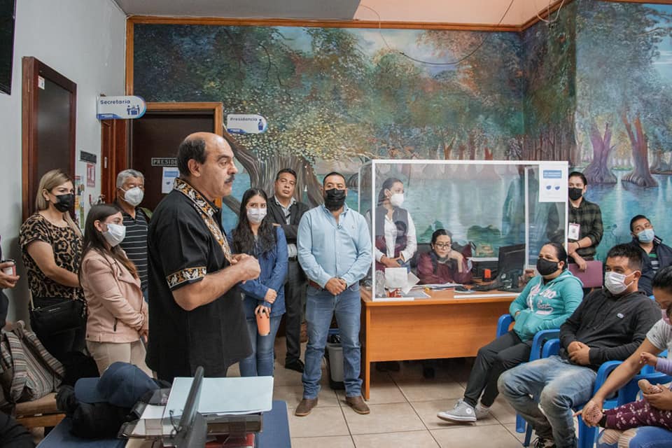 El Dr. David Melgoza Montañez recibió a los habitantes afectados por las inundaciones de la colonia Antorcha y el Badito.