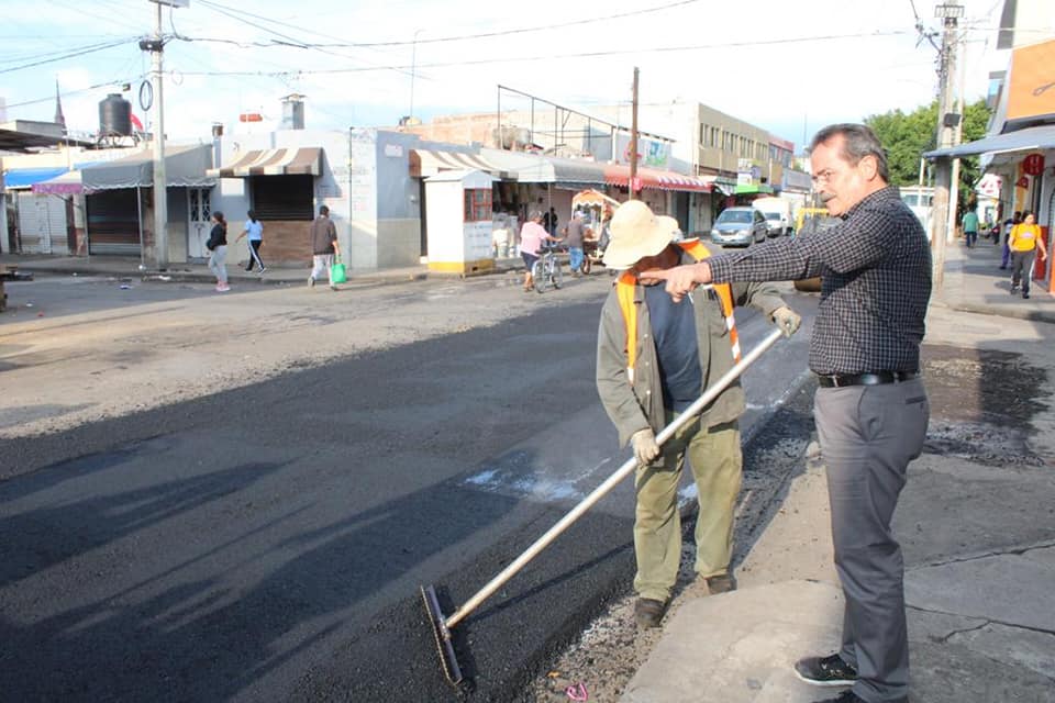 Inician reencarpetamiento de Calle Ávila Camacho en cercanía del Mercado Hidalgo