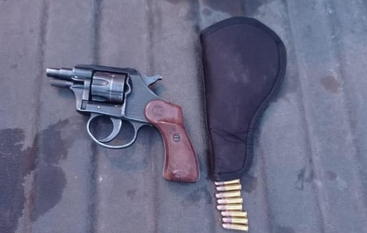 En Tangancícuaro, SSP y GN detienen a uno en posesión de arma de fuego