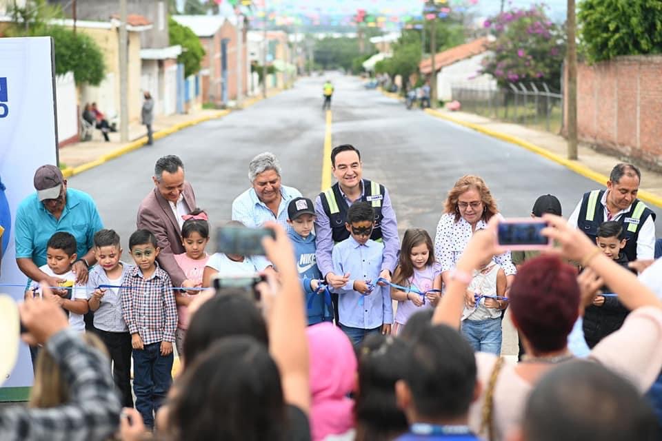 El presidente Carlos Soto inauguró obra de pavimentación en Chaparaco