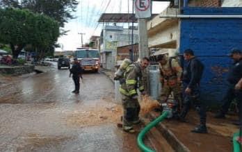 SSP realiza trabajos de limpieza para habilitar viviendas afectadas por las lluvias en Tangancícuaro