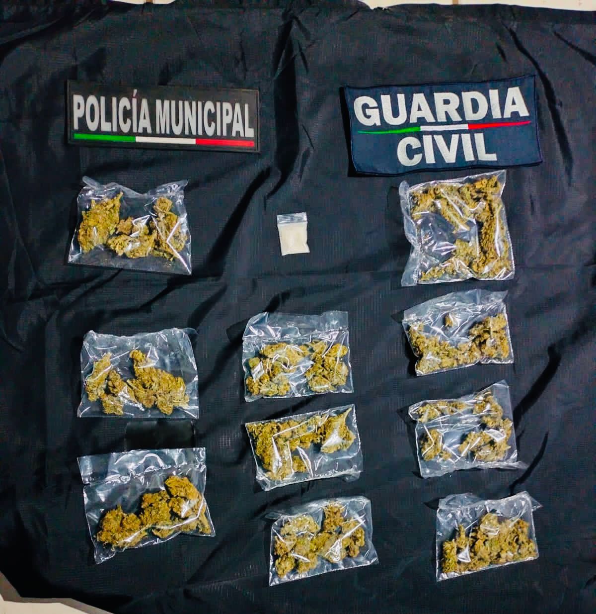 Durante acciones del Blindaje Zamora, SSP y Policía Municipal aseguran a dos en posesión de drogas y motocicleta