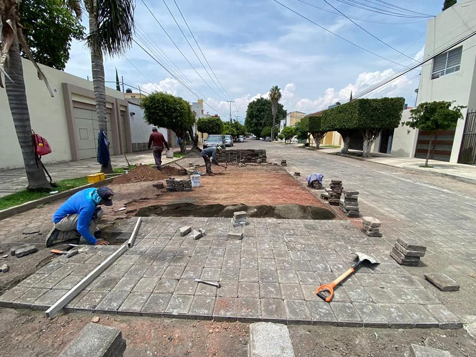 Obras públicas rehabilita adoquín calle Río Papaloapan de El Fovissste