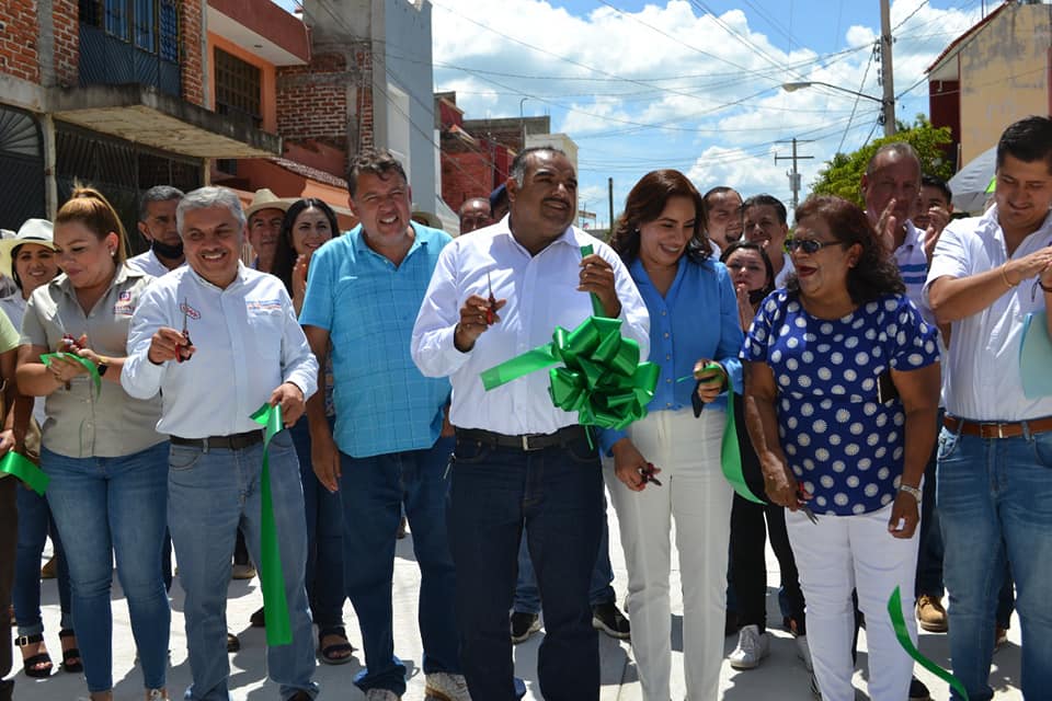 Isidoro Mosqueda inaugura pavimentación de calle Paseo de Tamándaro en Balcones Jacona