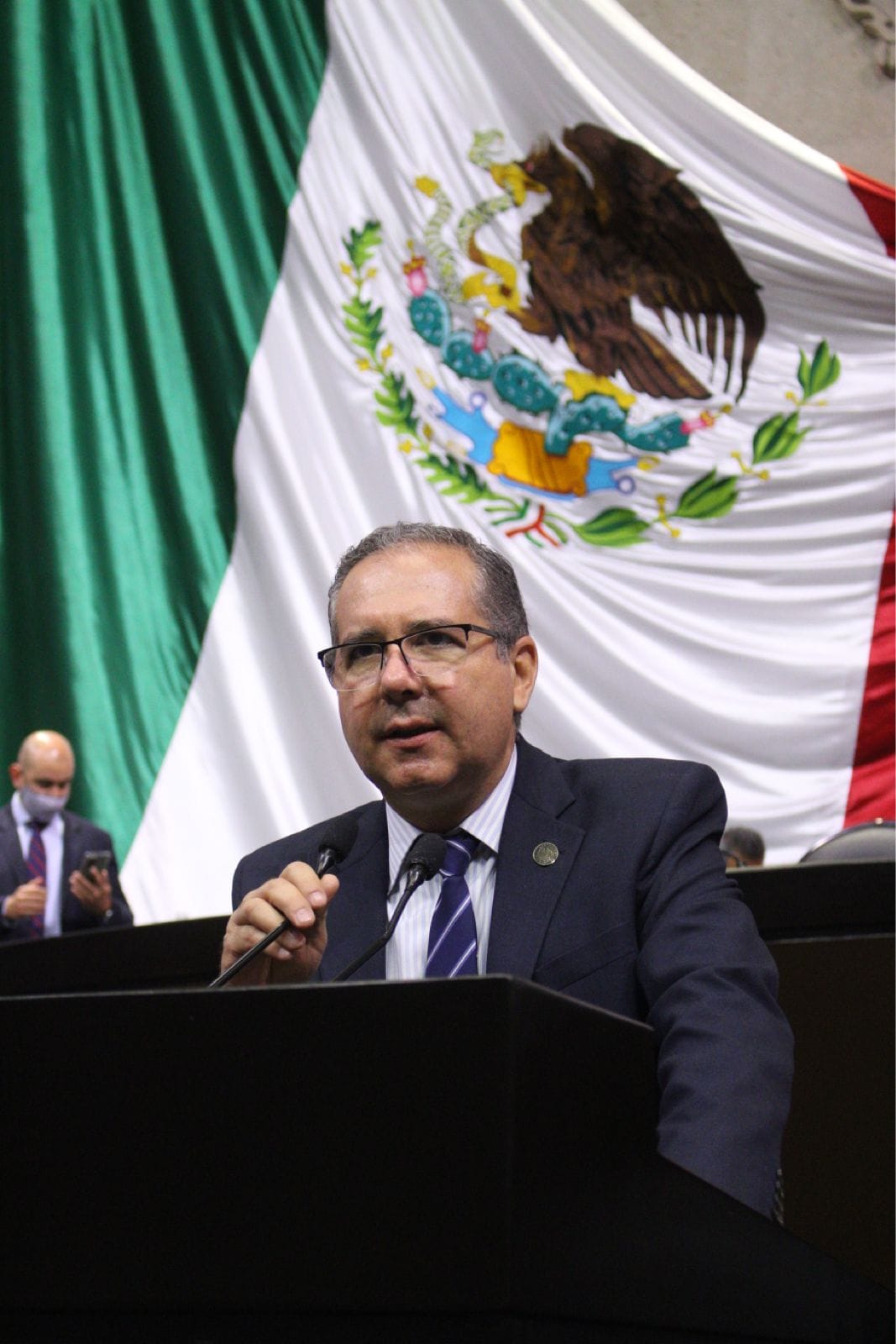 En va x México seguiremos defendiendo a México y a nuestras instituciones: Enrique Godínez