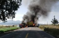 Suman al menos 8 vehículos quemados en protesta por egresados normalistas detenidos