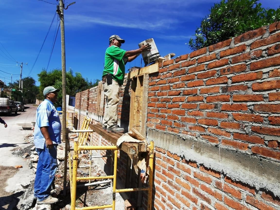 Construyen muro perimetral para primaria “Cuauhtémoc” en Tierras Blancas