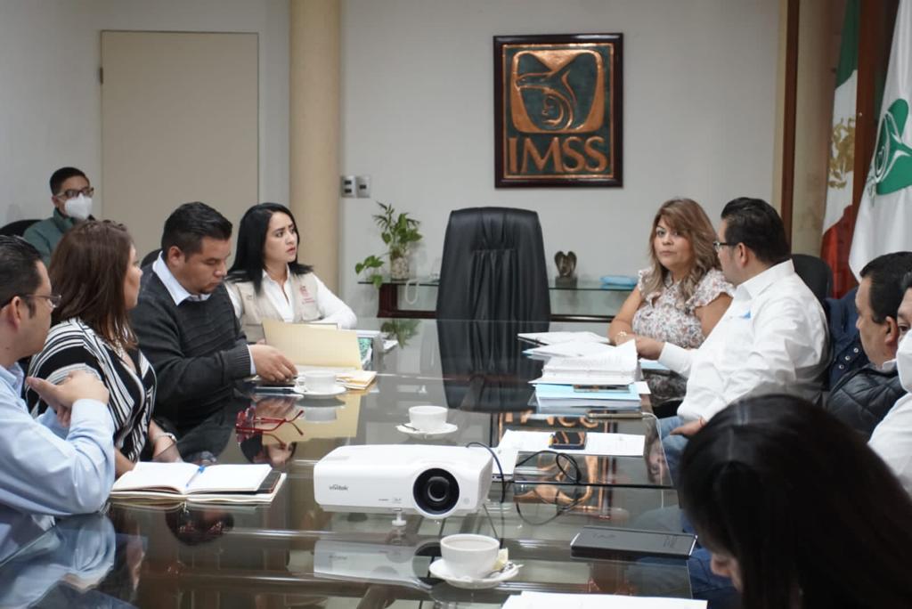 *Gobierno de Michoacán e IMSS revisan avances en descentralización de oficinas y construcción de hospitales*