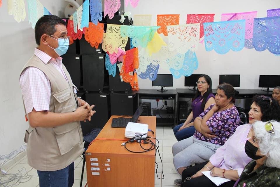 Ofrecieron charla sobre prevención del Cáncer de Mama a mujeres en Ario de Rayón