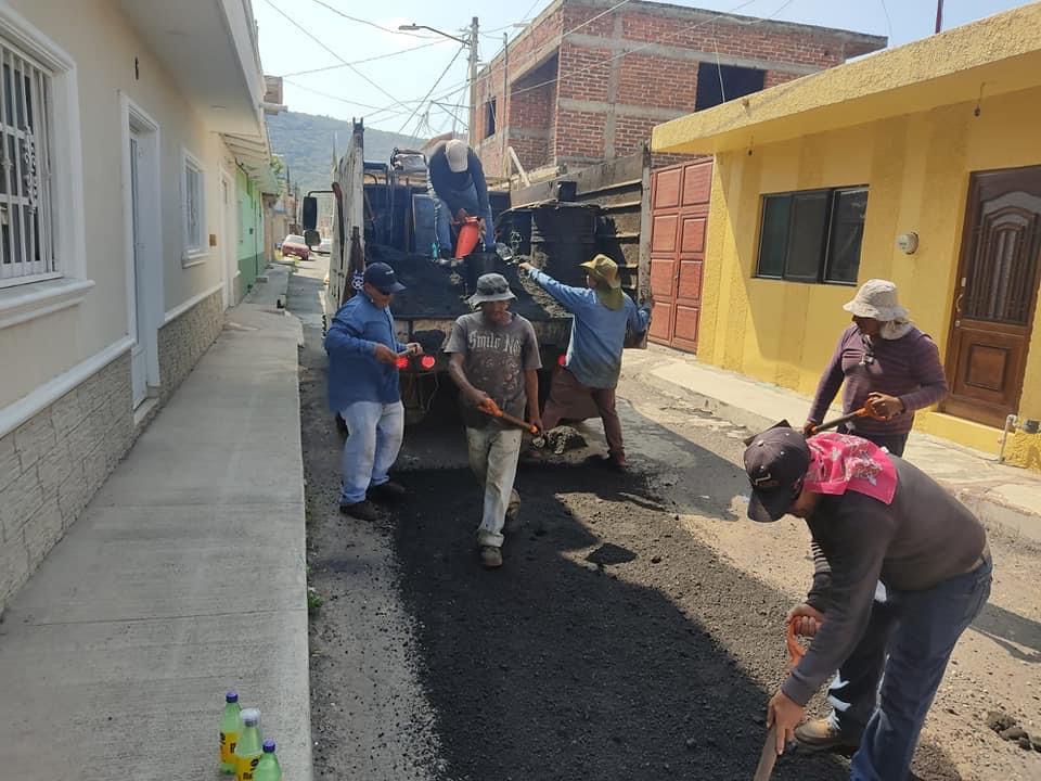 Brindan mantenimiento a vialidades en Ario de Rayón y El Llano