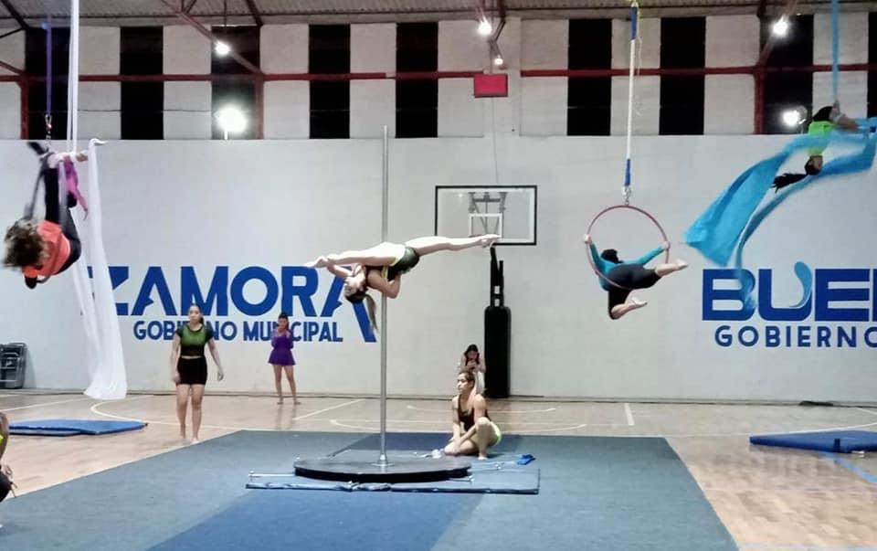 Presentan danza aérea y baile moderno en Olimpiada Municipal