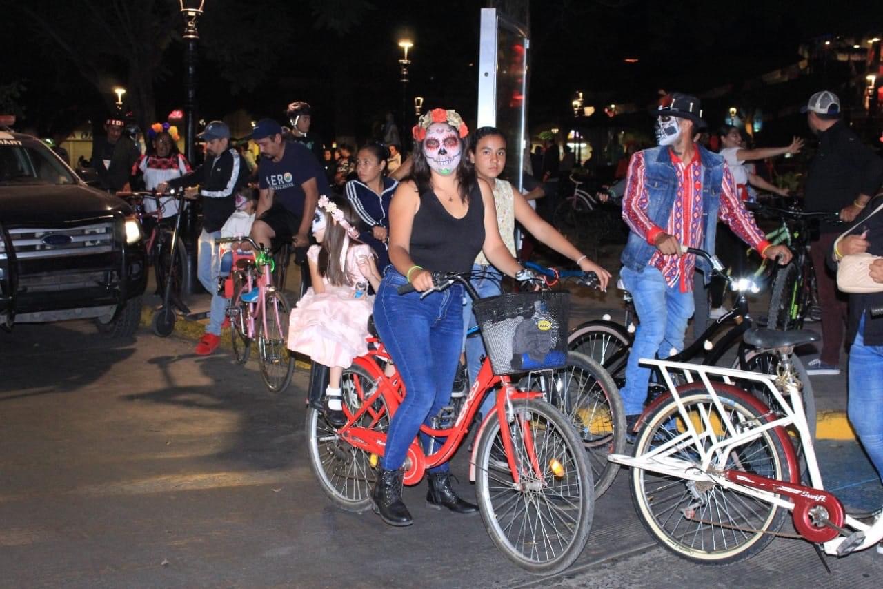 Paseo en bici en Zamora por semana del Día de Muertos