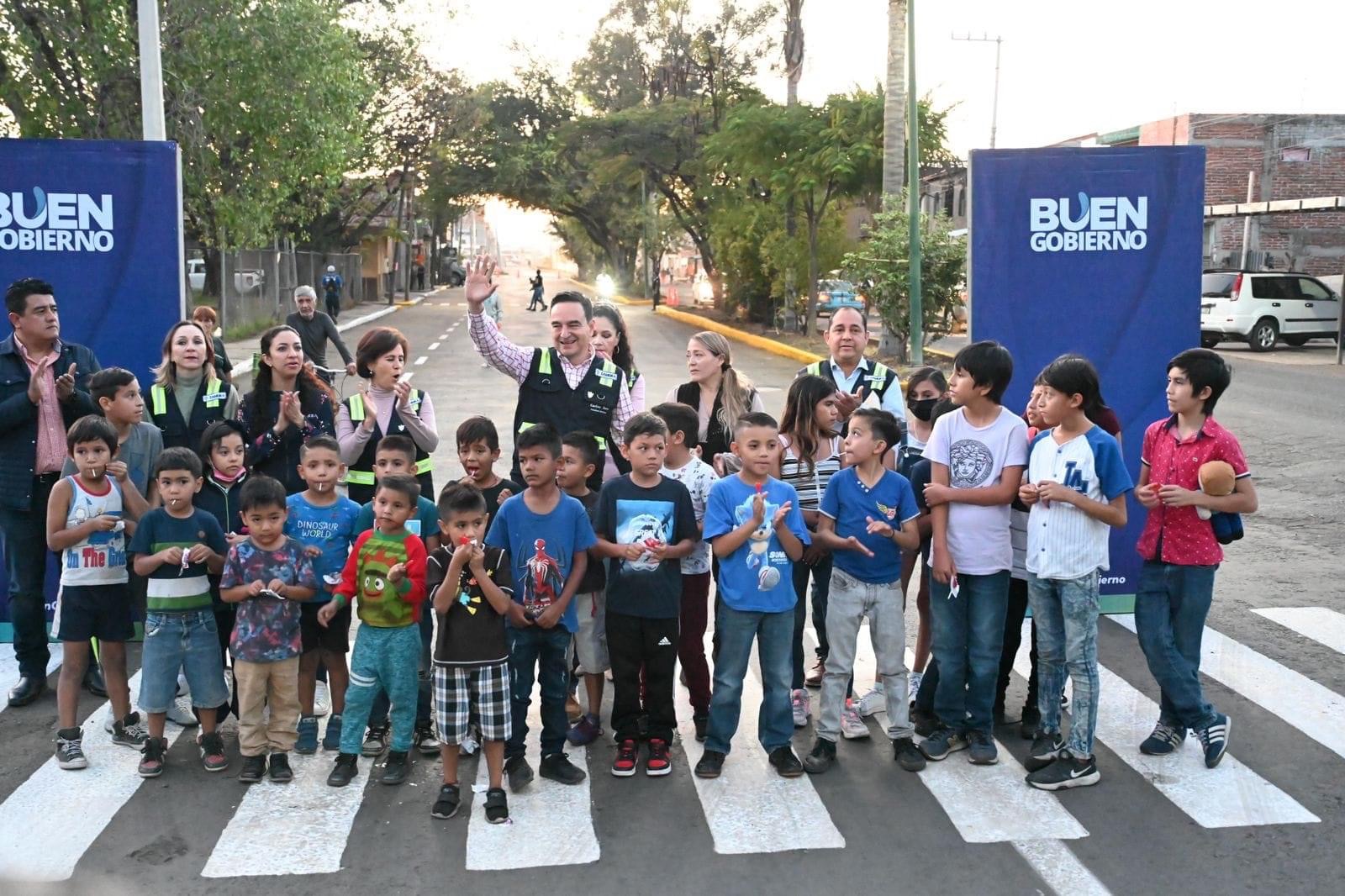Carlos Soto inauguró reencarpetamiento en Avenida Santiago y pavimentación de calle Popocatépetl