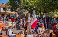 El edil Dr. David Melgoza Montañez recibió el desfile conmemorativo a la revolución mexicana por parte del nivel preescolar